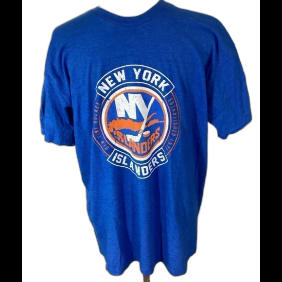 New York T-Shirt Men’s Size XL Color Blue Islanders Hockey Graphic NHL Tee - Picture 1 of 5